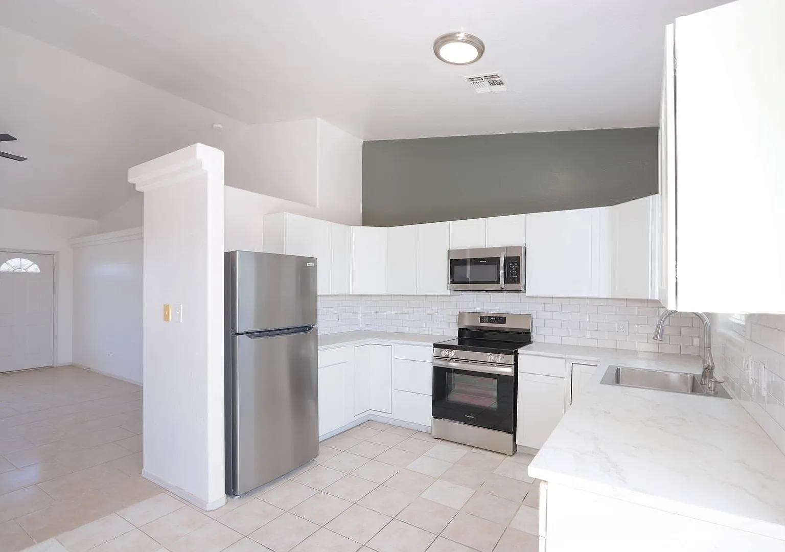 3 Bedroom House with large yard Arizona City — Photo 1