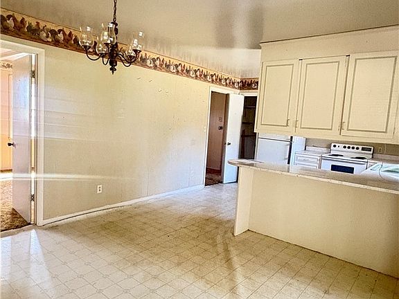 4th image of 225 Davis Road