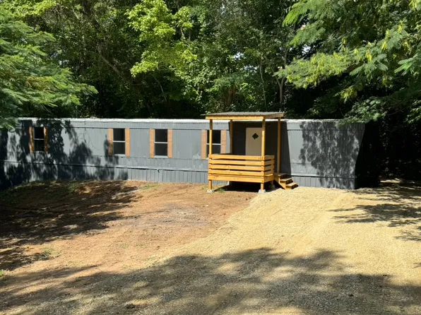 107 E Willow St, Linden, TN 37096