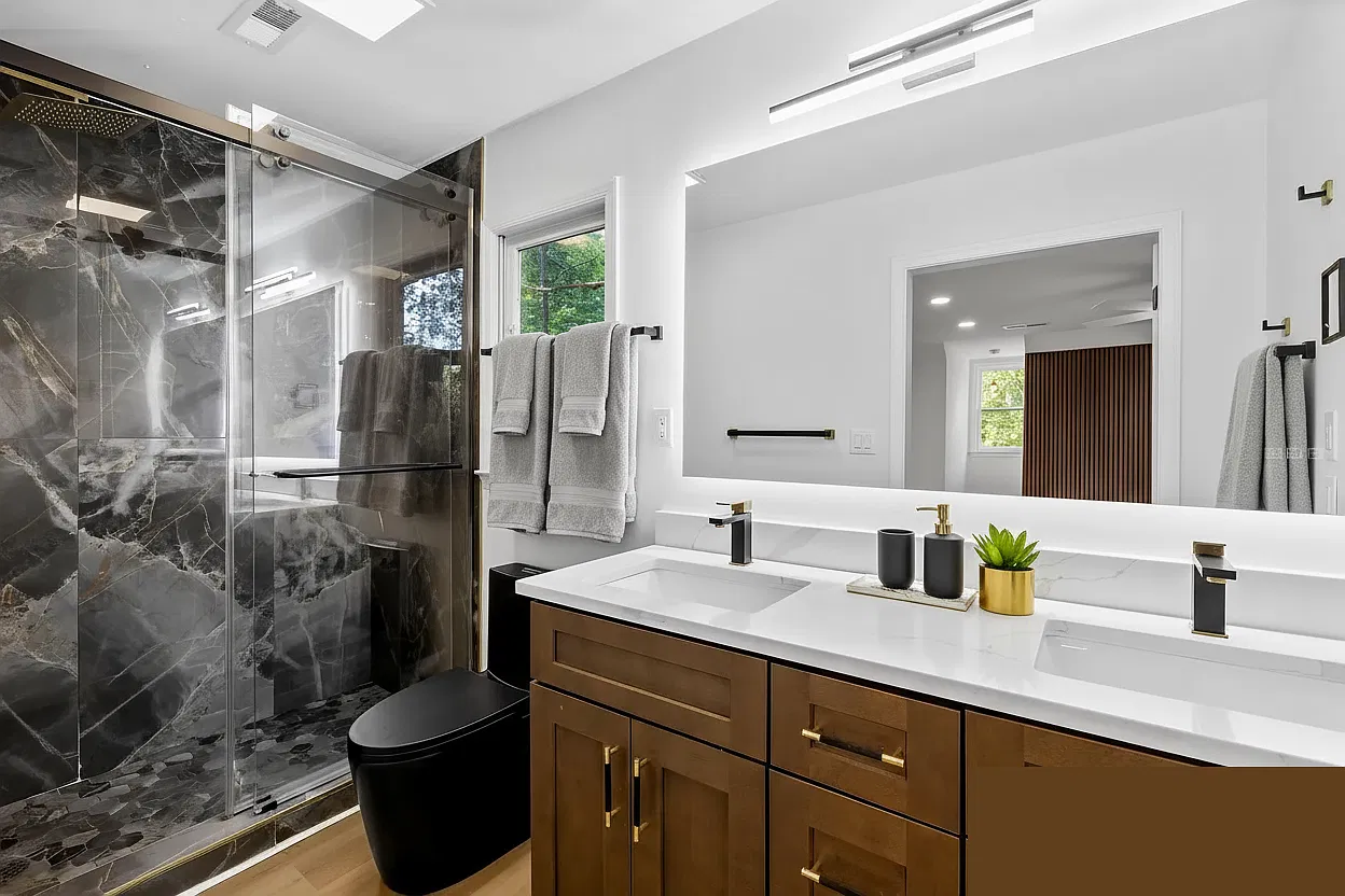 5 bed, 2077 sqft, $5,200 — Photo 3