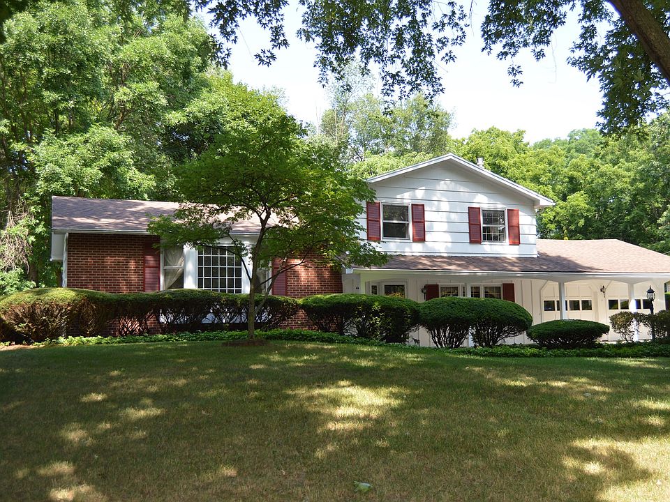 1st image of 11 Pittsford Manor Ln