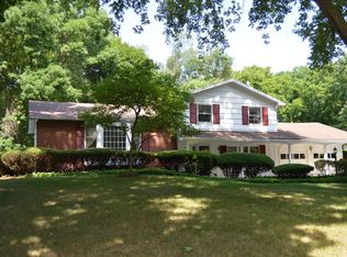 11 Pittsford Manor Ln, Pittsford, NY 14534