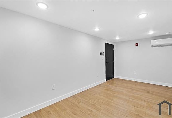 3rd image of 5001 Frankford Ave #2