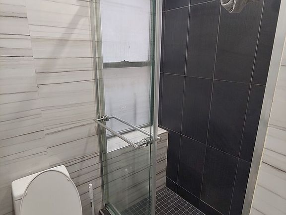 5th image of 312 E 106th St APT 8