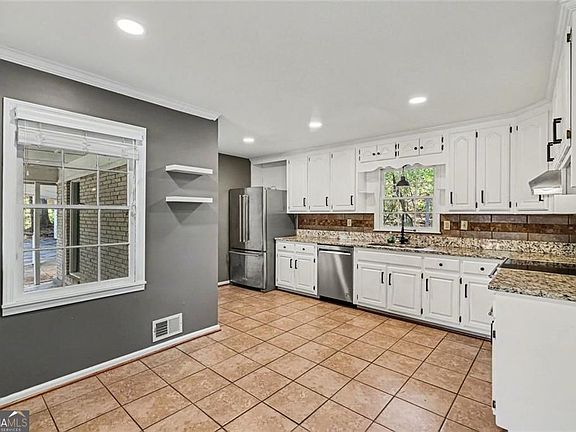 3rd image of 4576 Driftwood Dr