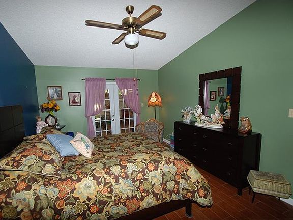 3rd image of 924 Belle Oak Dr #127