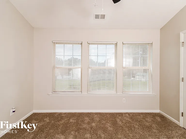 4230 Fairwood Dr — Photo 6