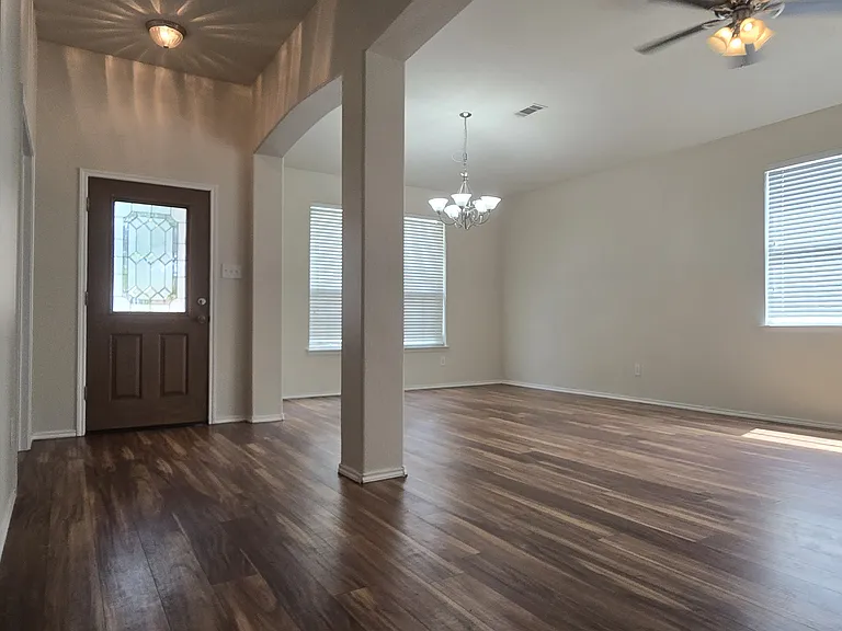 3432 Fashion St — Photo 3