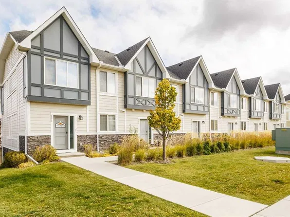 980 W Nolan Hill Blvd NW, Calgary, AB T3R 0Z7