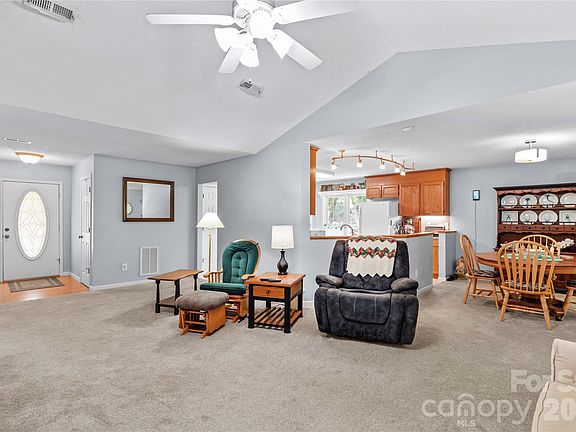 5th image of 104 Parkers Grove Ln