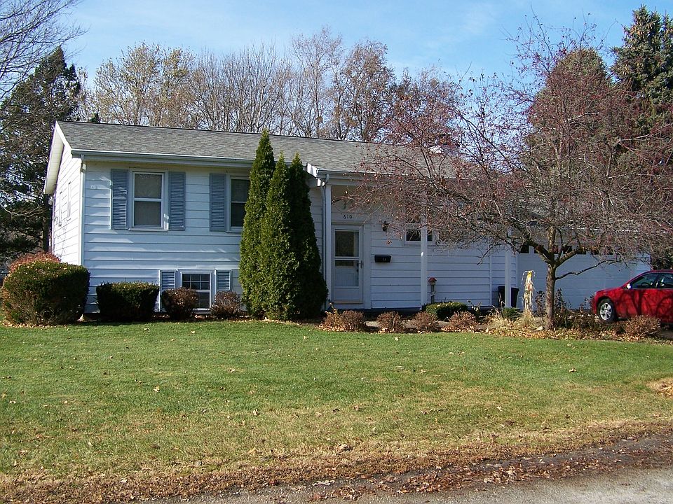 1st image of 610 N Stanley Dr