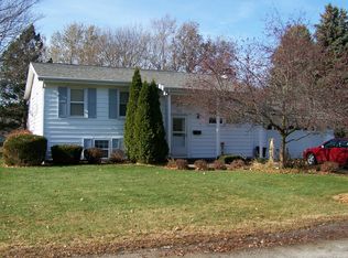 610 N Stanley Dr, Fairbury, IL 61739