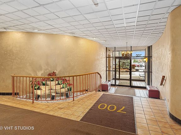 3rd image of 700 Wellington Ave Unit 401