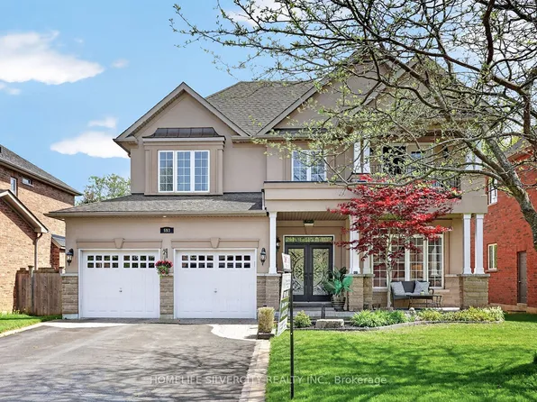 593 Maitland Dr, Pickering, ON L1W 3T6