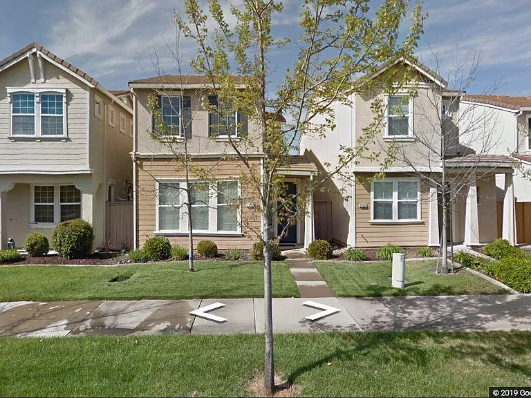 11075 International Dr — Photo 1