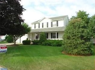 28 Huckleberry Ave, Sicklerville, NJ 08081