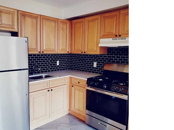 2nd image of 1080 Bryant Ave #2
