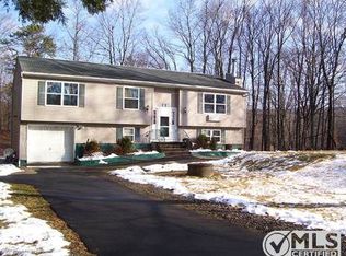 2272 Milford Rd, Bushkill, PA 18324