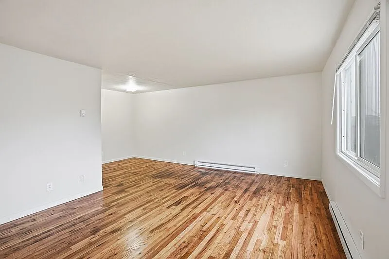2 bed, 1.0 bath, 850 sqft, $1,050 — Photo 2