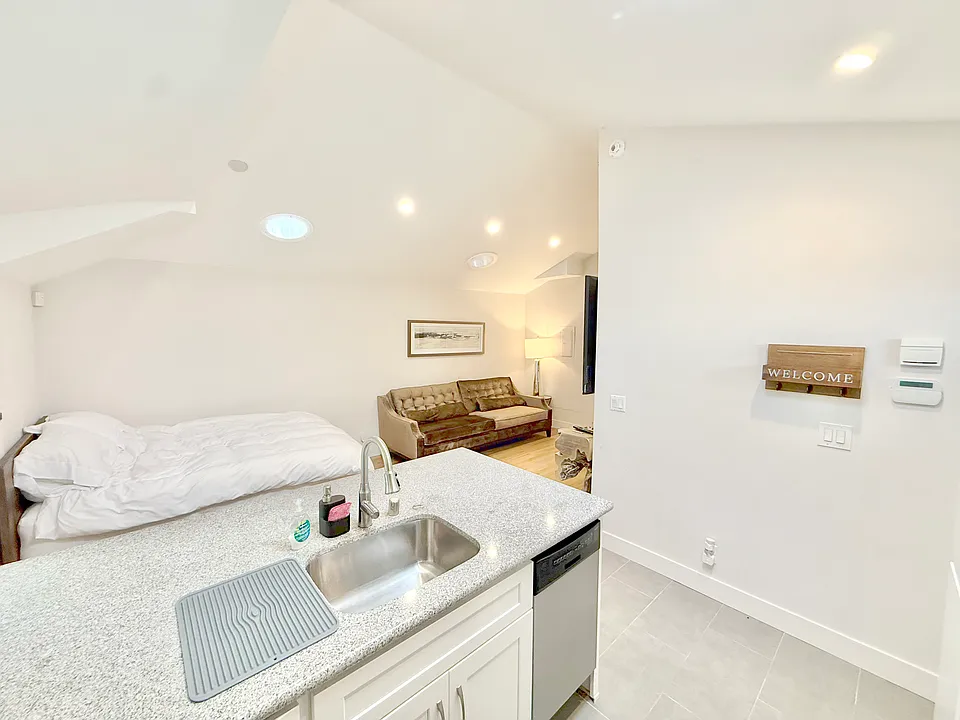 1340 Benedict Canyon Dr