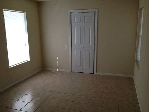 5th image of 2737 Walnut Ave