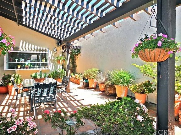 Finished tiled patio with room for entertaining