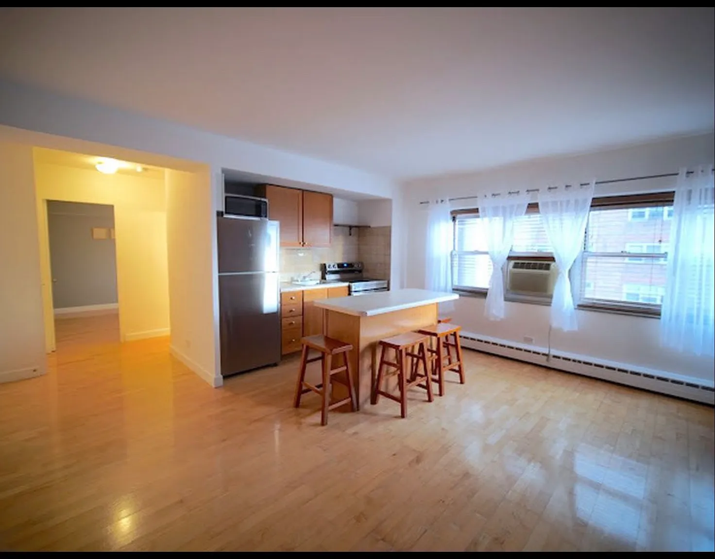 4970 N Marine Dr — Photo 2