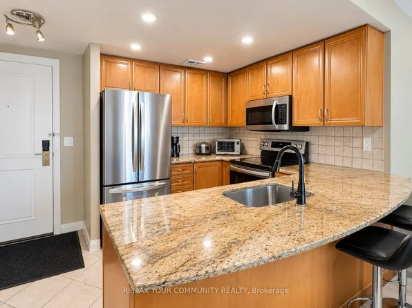 2727 Keele St #619, Toronto, ON M3M 2E9