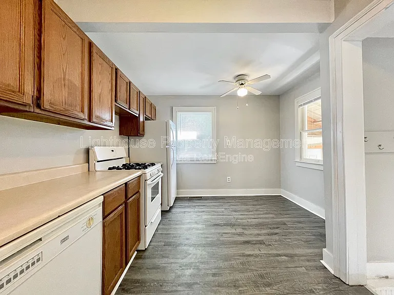 146 Lawrence St NE — Photo 10