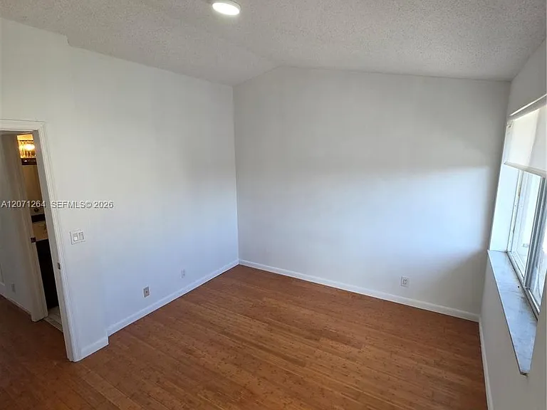 21250 NE 8th Pl #1 — Photo 23