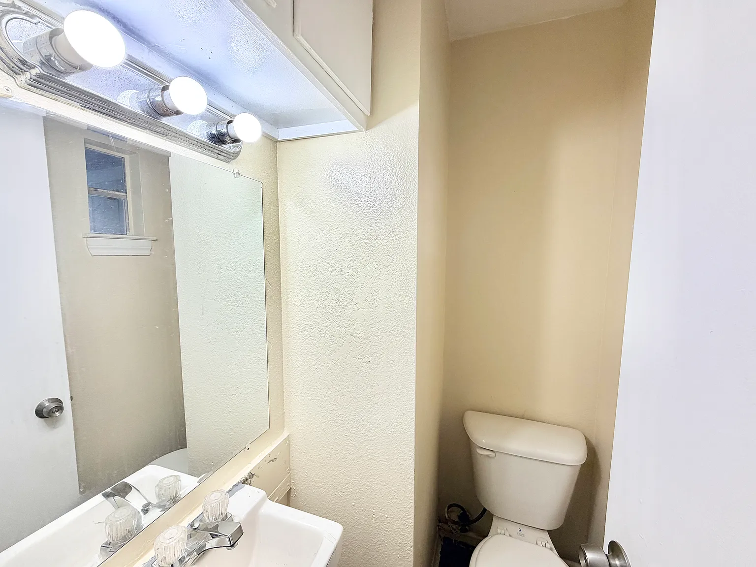 6257 Manor Rd — Photo 3