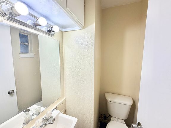 3rd image of 6257 Manor Rd #2