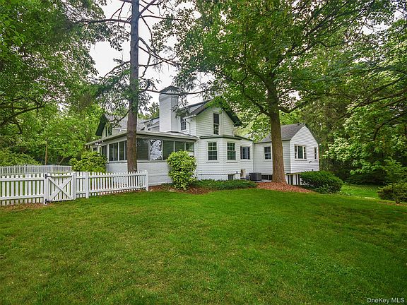 3rd image of 23 Pine Tree Ln