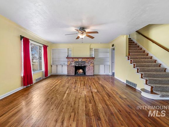 2nd image of 174 1st Ave W