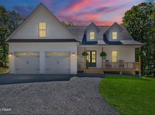96 Castle Ct, Milford, PA 18337