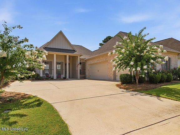 4th image of 124 Greenway Ln