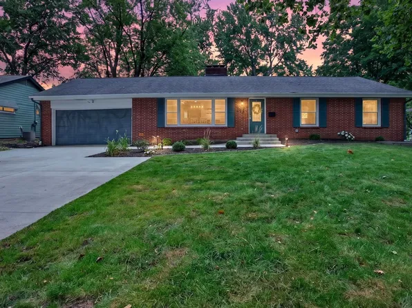 1402 Maplewood Dr, Normal, IL 61761