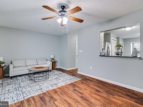 4th image of 48237 Picketts Harbor Ct
