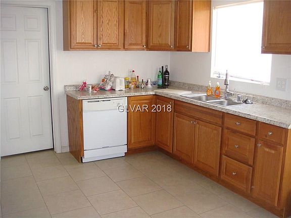 4th image of 2505 Howard Dr