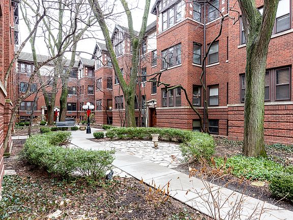3rd image of 819 Lake St APT 2E
