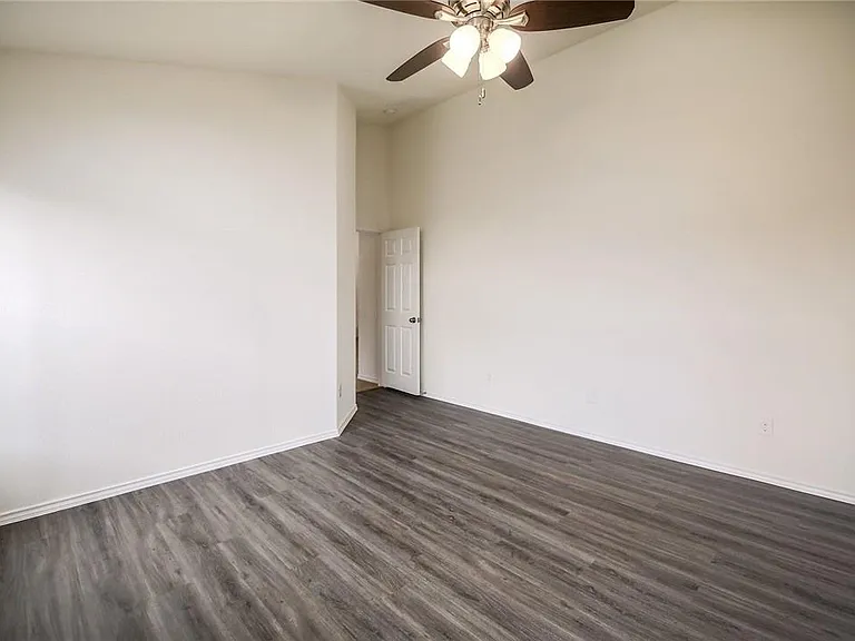 137 Langtry Ln — Photo 18