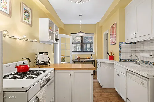 Sold by Corcoran | media 19