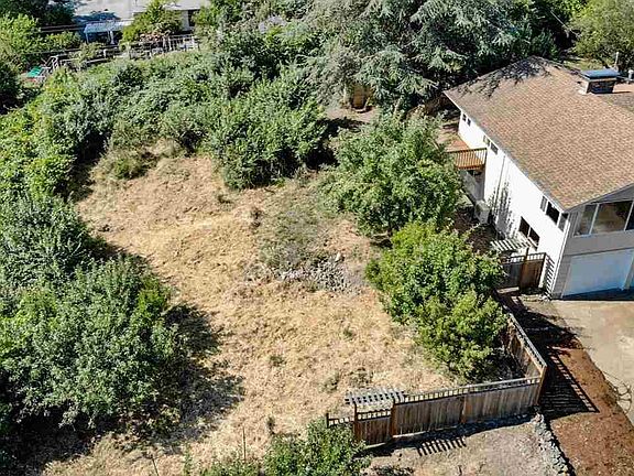 2nd image of 410 NW Conifer Blvd