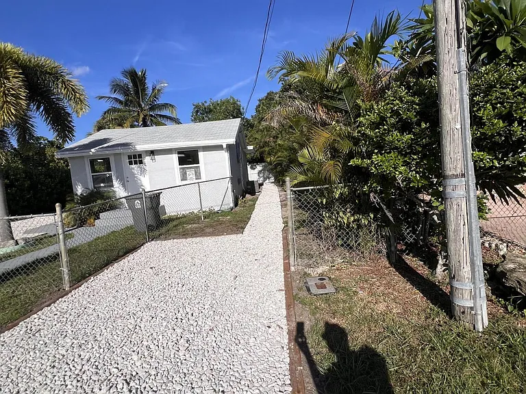 138 Ethelyn Dr — Photo 3