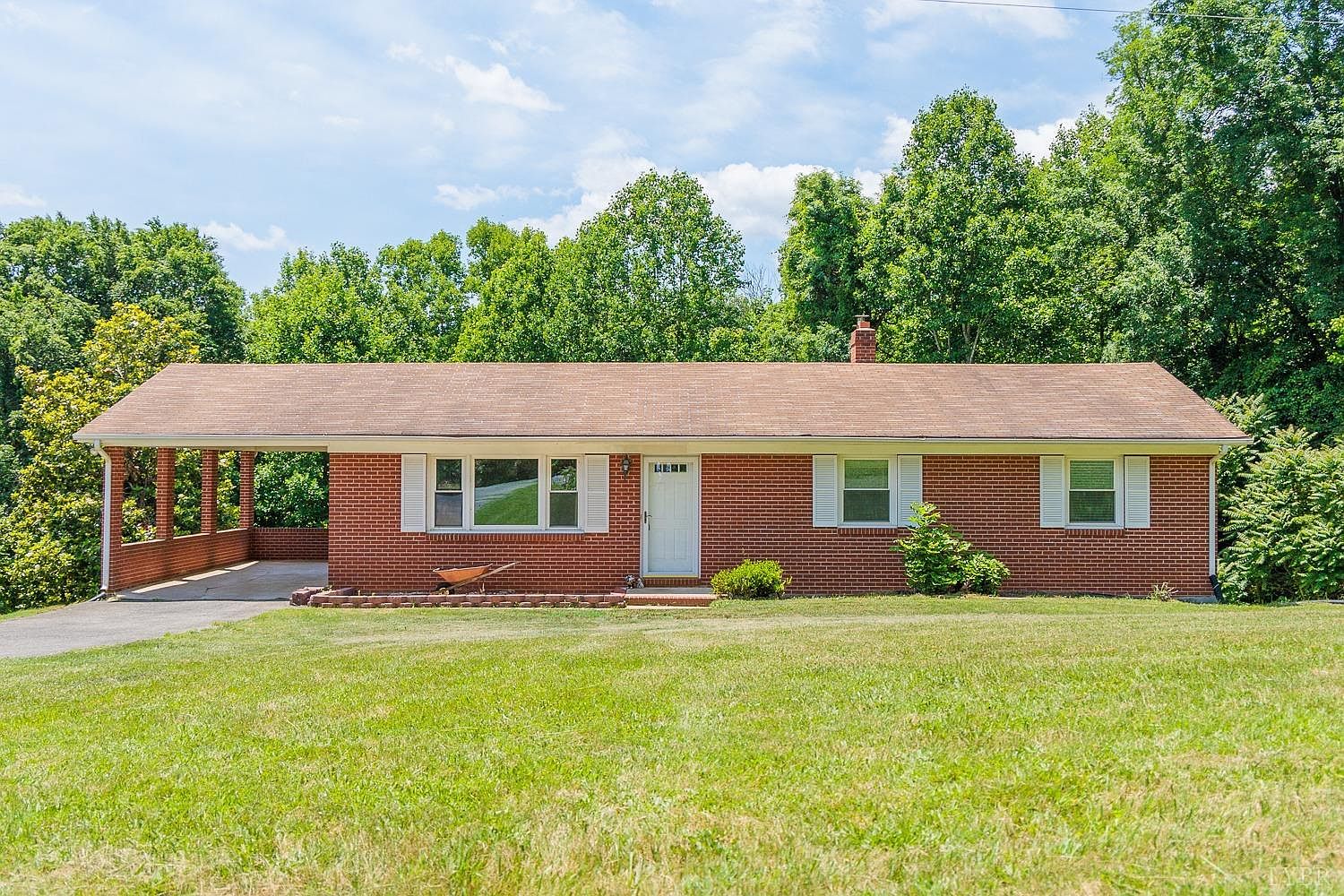 5248 Smith Mountain Lake Pkwy, Huddleston, VA 24104 Zillow