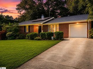 4 Merry Dale Ln, Greenville, SC 29617