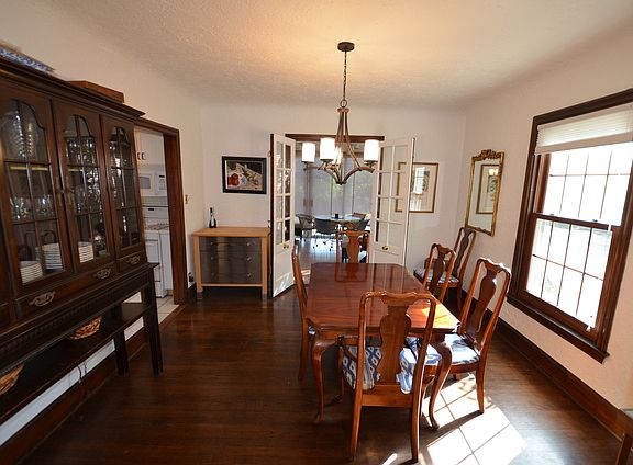 2nd image of 571 Blackstone Pl