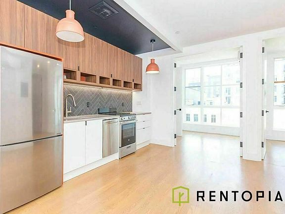 4th image of 824 Lexington Ave #501
