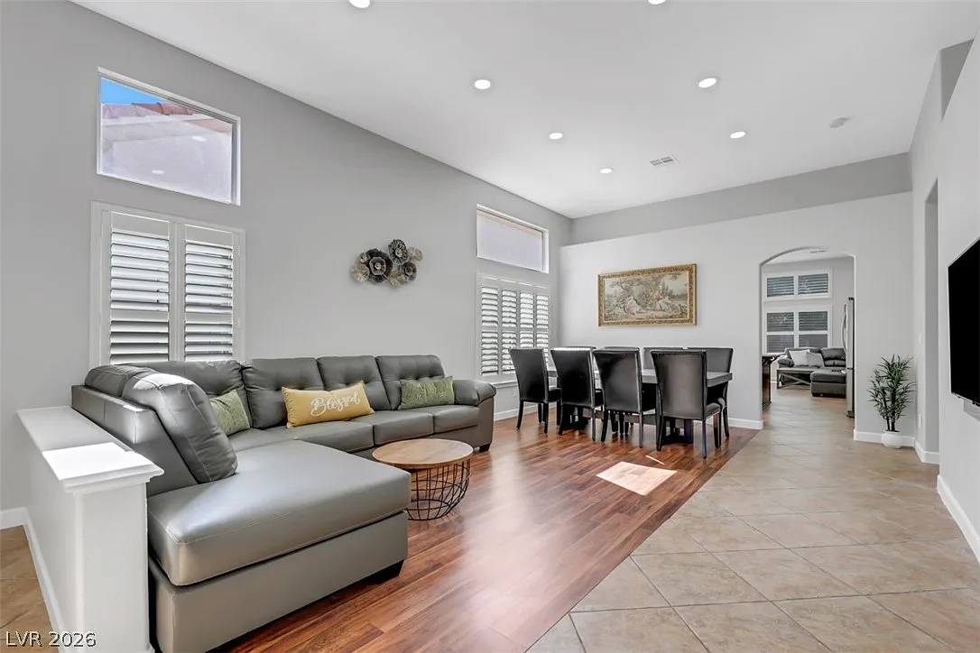 3 bed, 3.0 bath, 1946 sqft, $3,599 — Photo 2