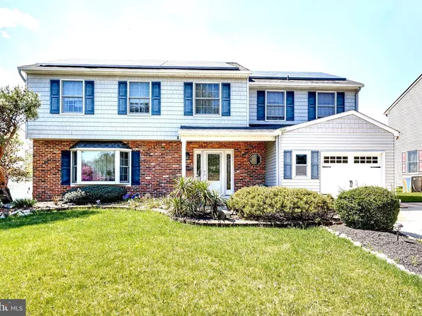 74 Twin Ponds Dr, Sewell, NJ 08080